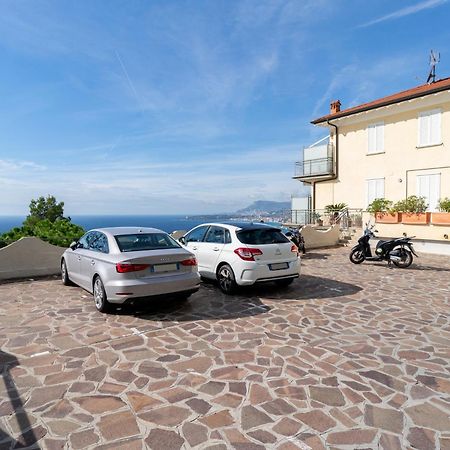 Apartamento Casa Grimaldi - Terrace & Sea View Ventimiglia Exterior foto