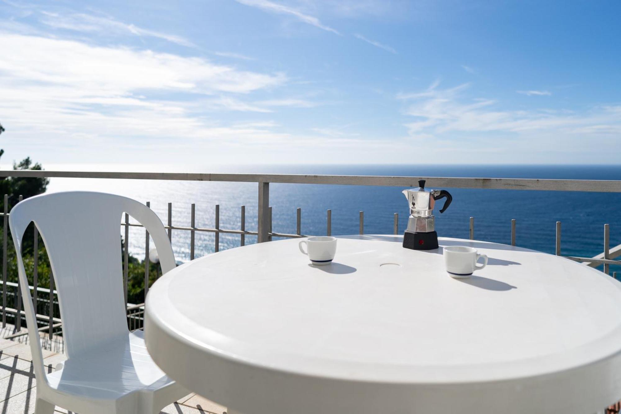Apartamento Casa Grimaldi - Terrace & Sea View Ventimiglia Exterior foto